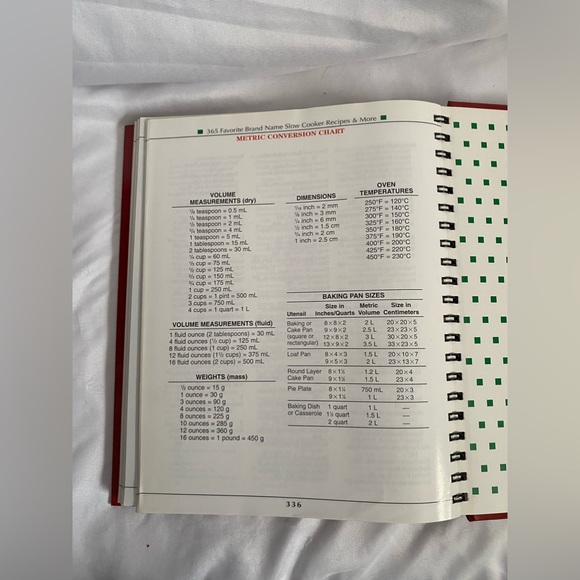 365 slow cooker recipes book - Picture 3 of 4